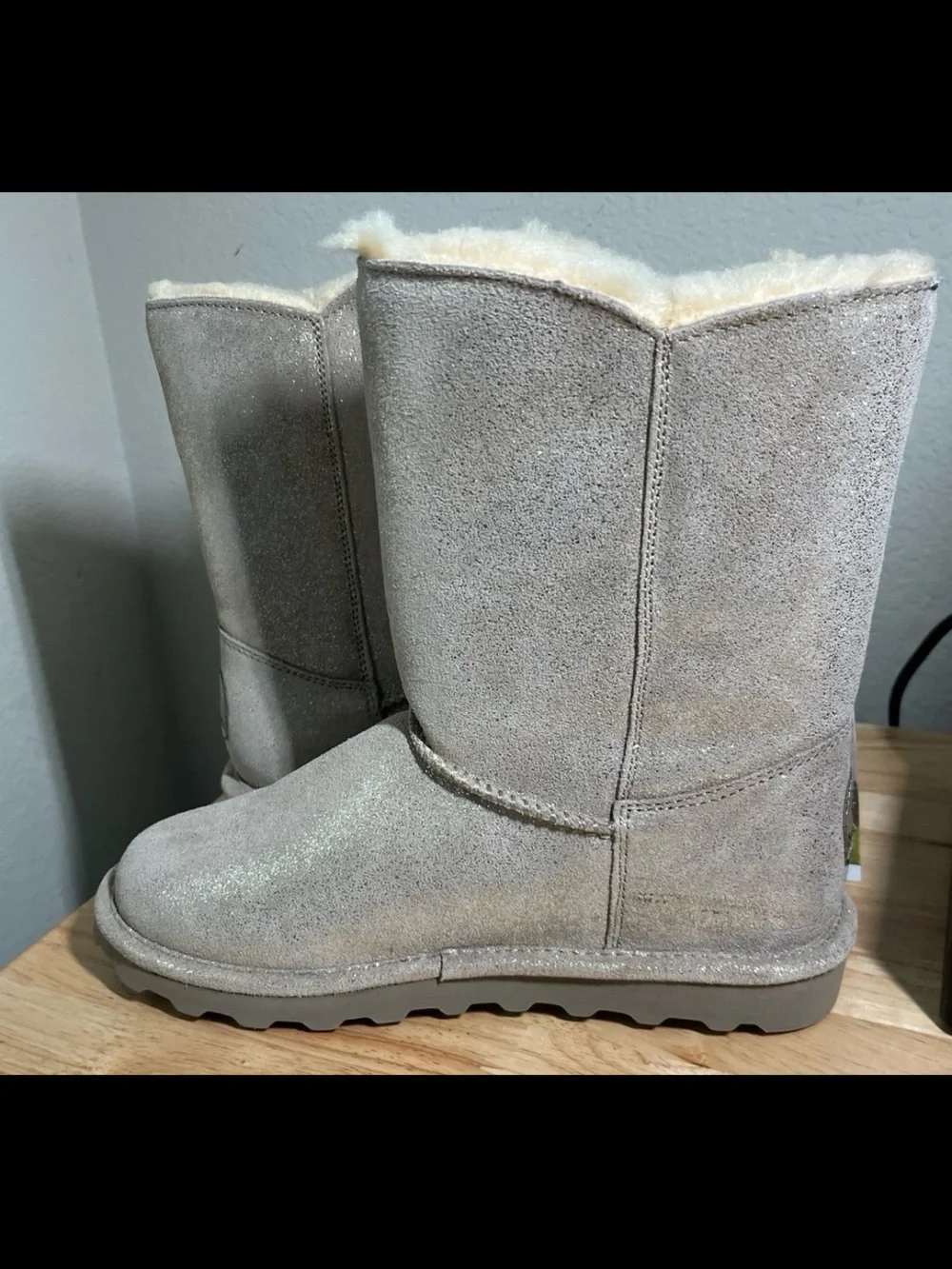 BEARPAW Mariana Fur Metallic Boots Sparkly Tassle NWT Women’s Size 8